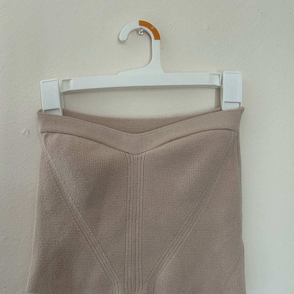 Elegant Beige Knit Cropped Top